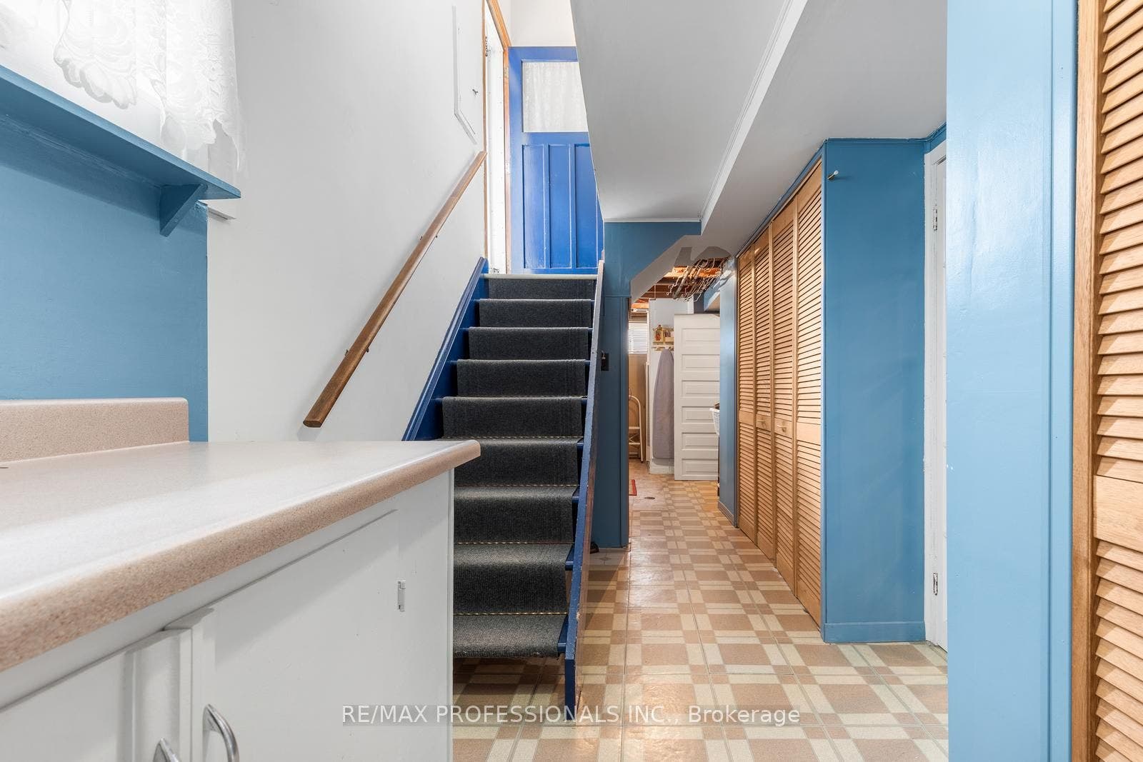 122 Treeview Drive, Toronto W, Toronto ON M8W 4C3