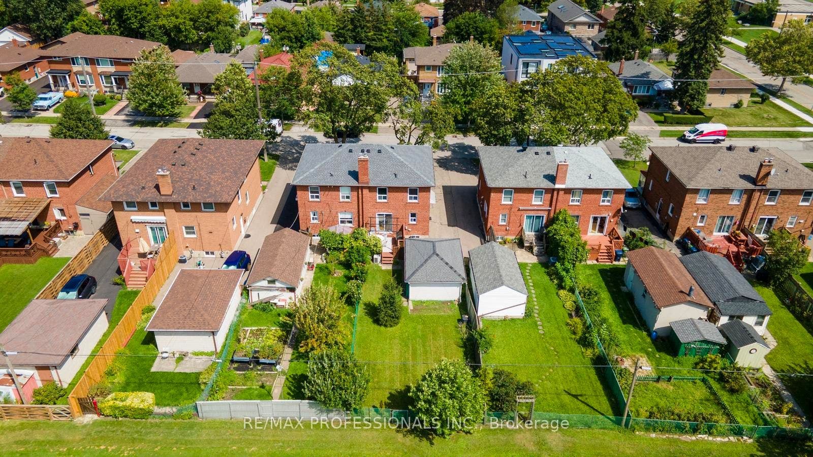 122 Treeview Drive, Toronto W, Toronto ON M8W 4C3