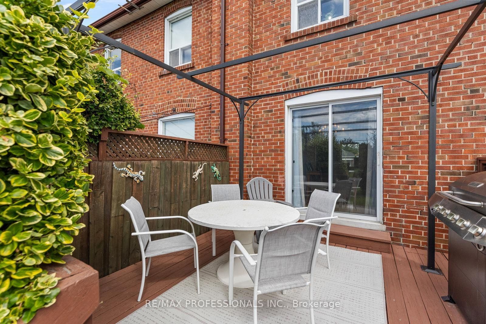 122 Treeview Drive, Toronto W, Toronto ON M8W 4C3