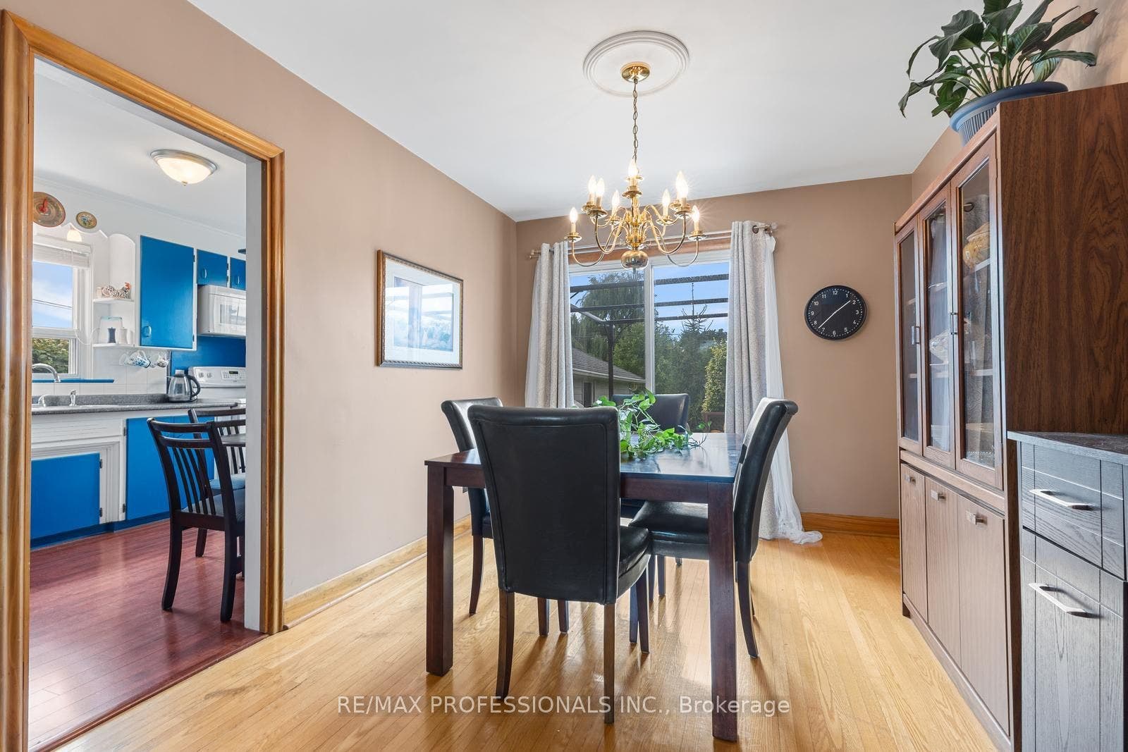 122 Treeview Drive, Toronto W, Toronto ON M8W 4C3