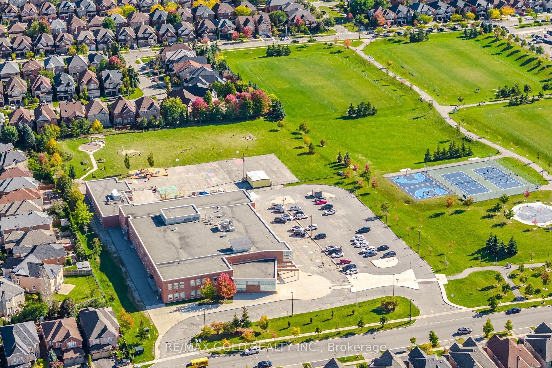 5566 Broadpath Gate, Mississauga, Peel ON L5M 6M4