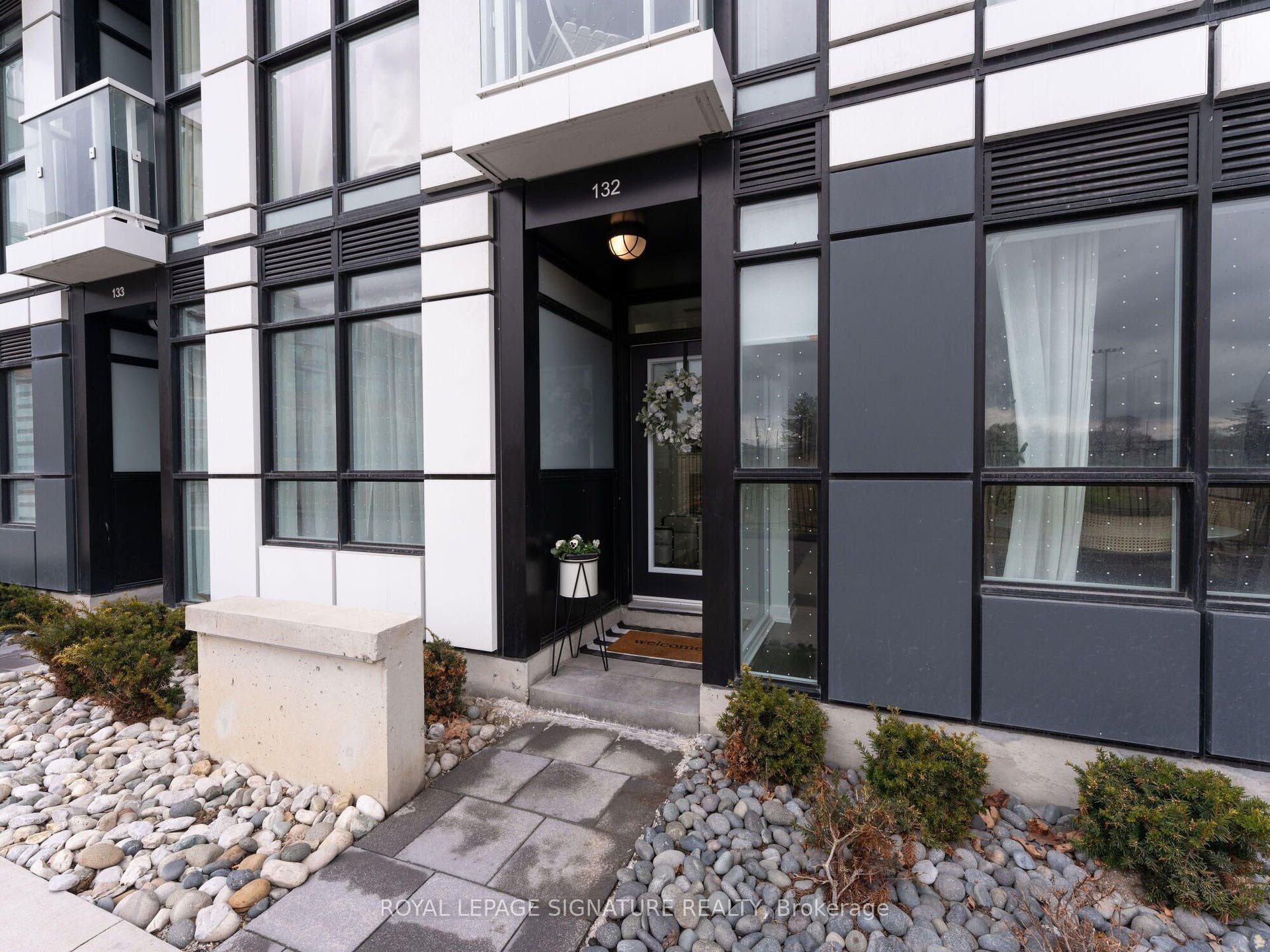 251 Manitoba Street S, #132, Toronto W, Toronto ON M8Y 0C7