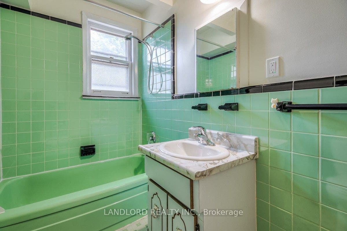85 Greenlaw Avenue, Toronto W, Toronto ON M6H 3V8