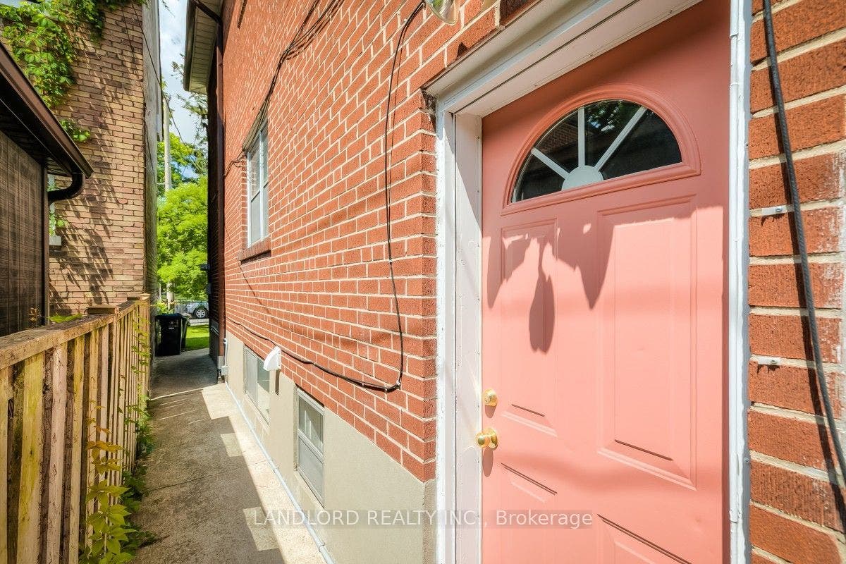 85 Greenlaw Avenue, Toronto W, Toronto ON M6H 3V8