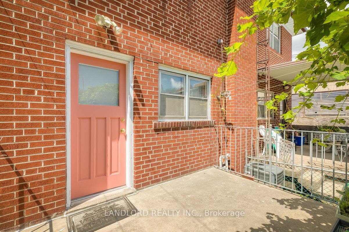 85 Greenlaw Avenue, Toronto W, Toronto ON M6H 3V8
