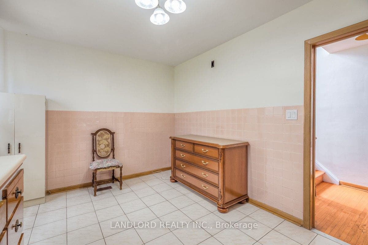 85 Greenlaw Avenue, Toronto W, Toronto ON M6H 3V8