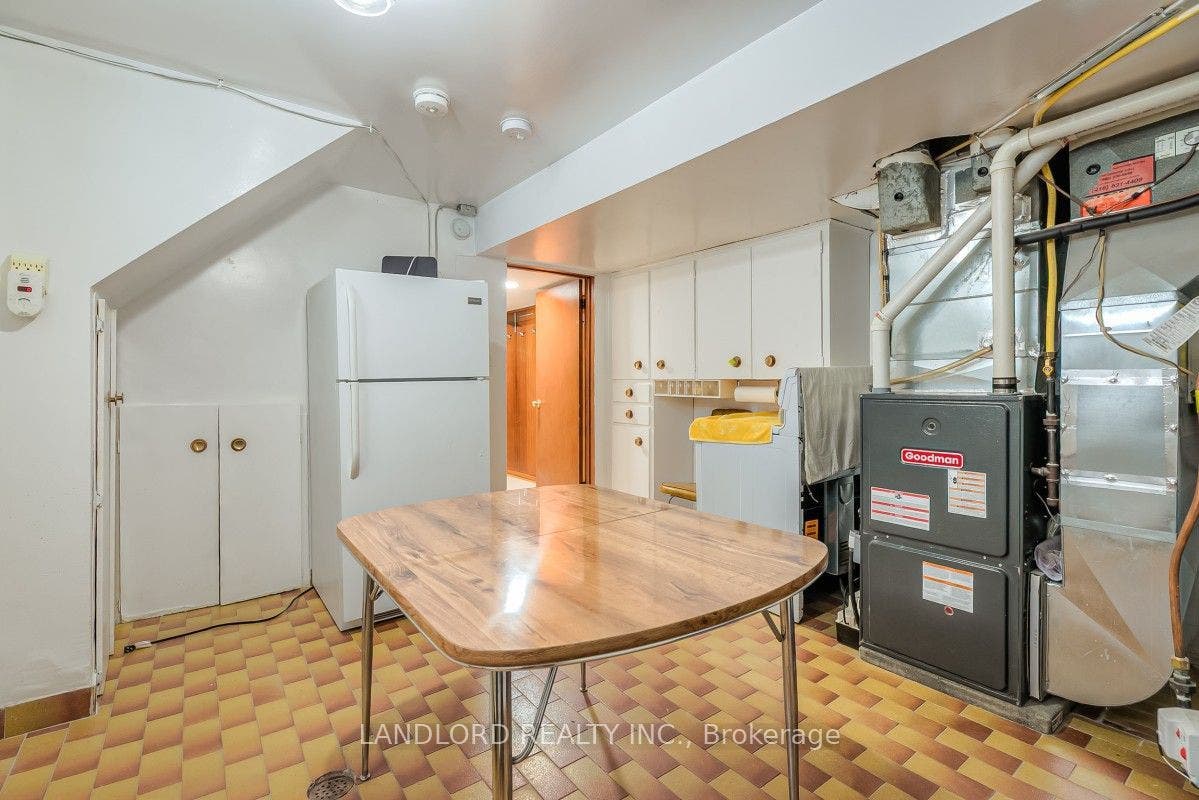 85 Greenlaw Avenue, Toronto W, Toronto ON M6H 3V8