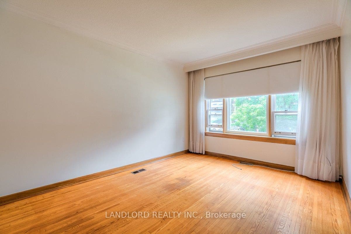 85 Greenlaw Avenue, Toronto W, Toronto ON M6H 3V8