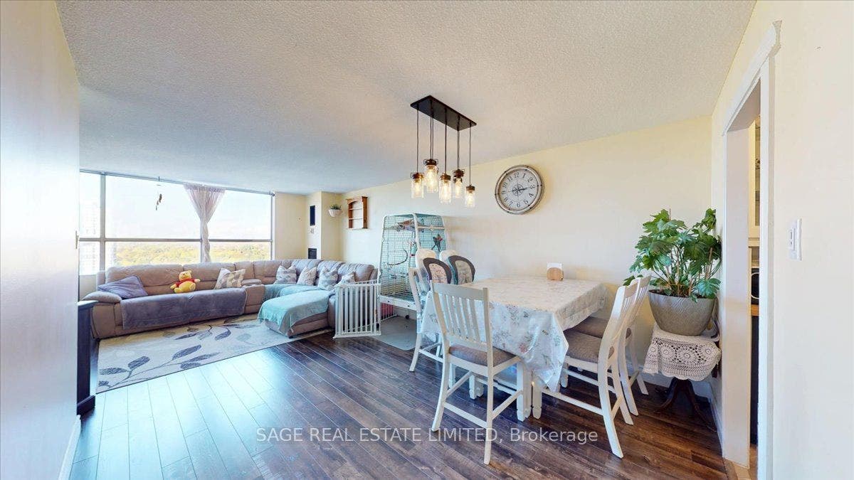 40 Panorama Court, Toronto W, Toronto ON M9V 4M1 40 Panorama Court, Toronto W, Toronto ON M9V 4M1