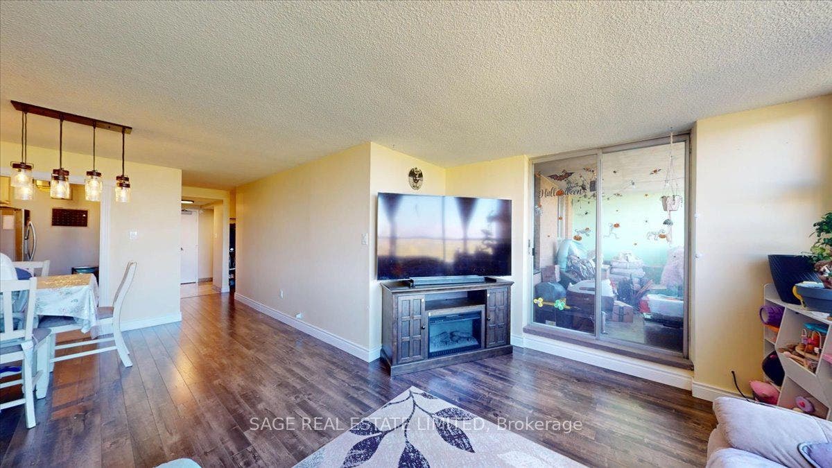 40 Panorama Court, Toronto W, Toronto ON M9V 4M1 40 Panorama Court, Toronto W, Toronto ON M9V 4M1