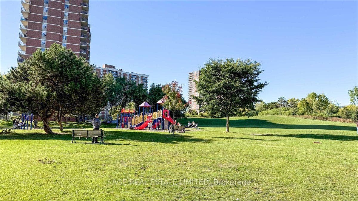 40 Panorama Court, Toronto W, Toronto ON M9V 4M1 40 Panorama Court, Toronto W, Toronto ON M9V 4M1