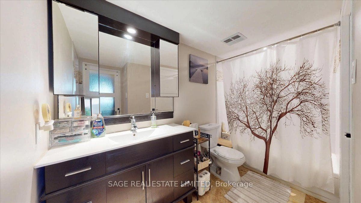 40 Panorama Court, Toronto W, Toronto ON M9V 4M1 40 Panorama Court, Toronto W, Toronto ON M9V 4M1