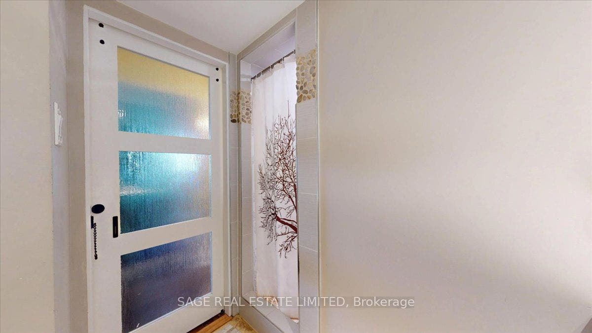 40 Panorama Court, Toronto W, Toronto ON M9V 4M1 40 Panorama Court, Toronto W, Toronto ON M9V 4M1