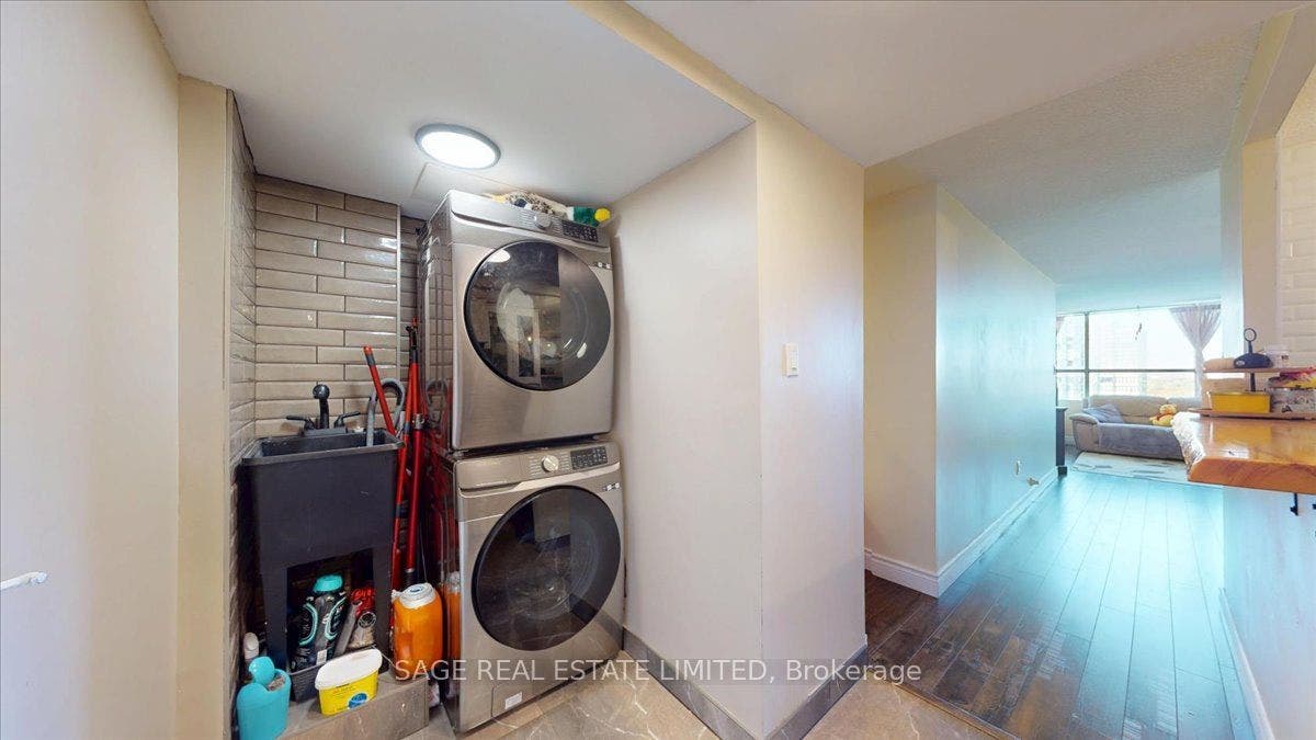 40 Panorama Court, Toronto W, Toronto ON M9V 4M1 40 Panorama Court, Toronto W, Toronto ON M9V 4M1