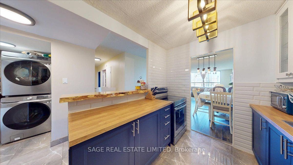 40 Panorama Court, Toronto W, Toronto ON M9V 4M1 40 Panorama Court, Toronto W, Toronto ON M9V 4M1
