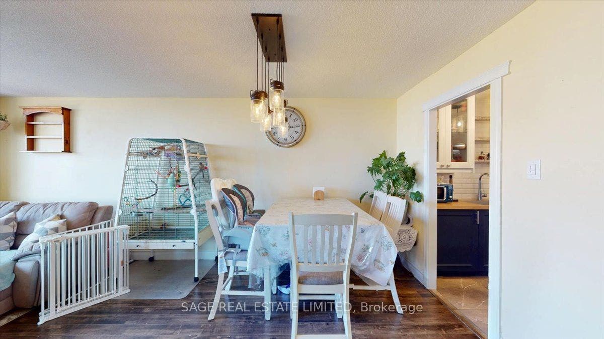 40 Panorama Court, Toronto W, Toronto ON M9V 4M1 40 Panorama Court, Toronto W, Toronto ON M9V 4M1