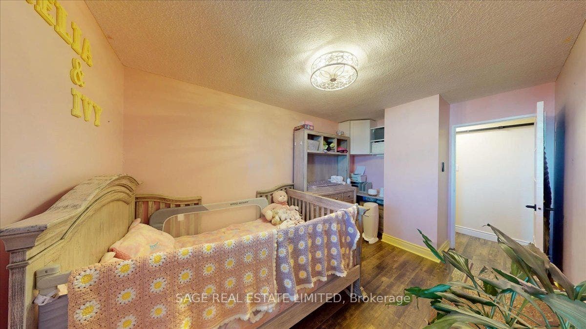 40 Panorama Court, Toronto W, Toronto ON M9V 4M1 40 Panorama Court, Toronto W, Toronto ON M9V 4M1