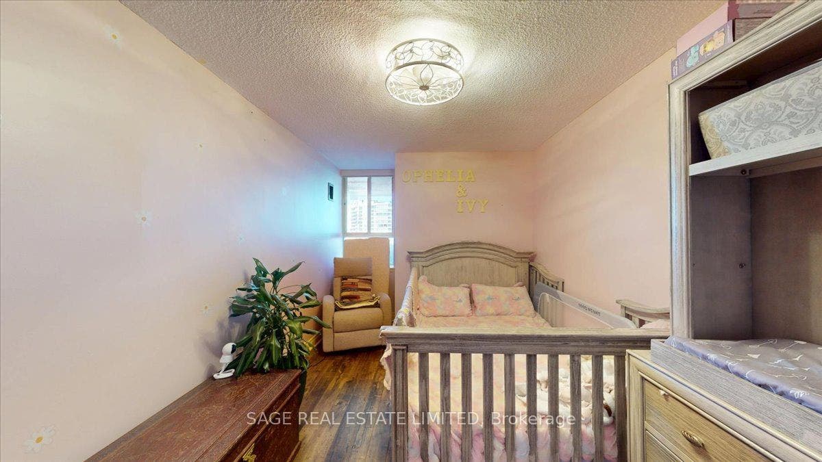 40 Panorama Court, Toronto W, Toronto ON M9V 4M1 40 Panorama Court, Toronto W, Toronto ON M9V 4M1