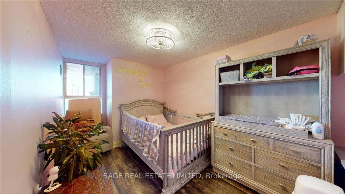 40 Panorama Court, Toronto W, Toronto ON M9V 4M1 40 Panorama Court, Toronto W, Toronto ON M9V 4M1