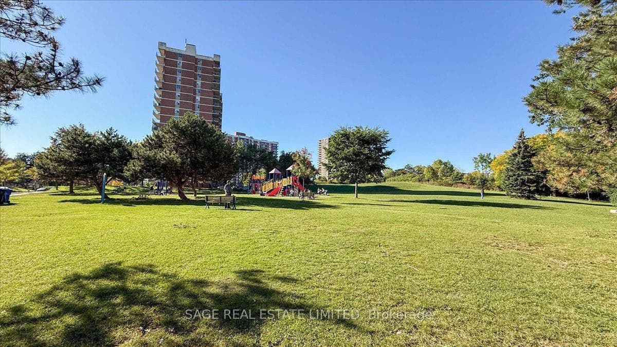40 Panorama Court, Toronto W, Toronto ON M9V 4M1 40 Panorama Court, Toronto W, Toronto ON M9V 4M1