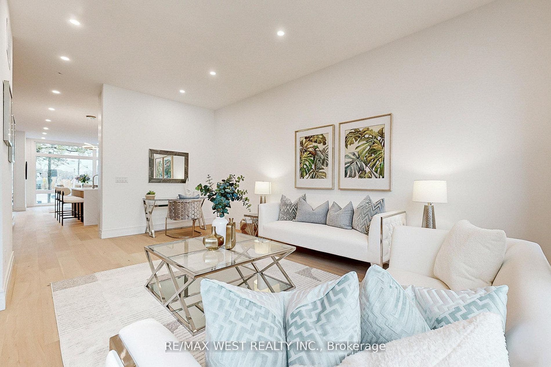 2639R Dundas Street W, #3, Toronto W, Toronto ON M6P 1X9 2639R Dundas Street W, #3, Toronto W, Toronto ON M6P 1X9