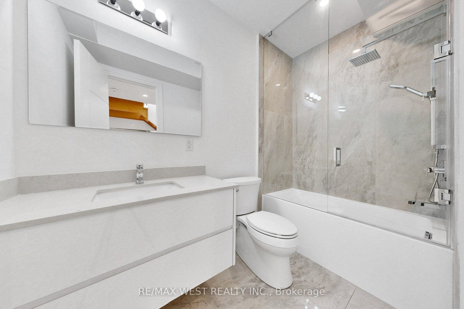 2639R Dundas Street W, #3, Toronto W, Toronto ON M6P 1X9 2639R Dundas Street W, #3, Toronto W, Toronto ON M6P 1X9
