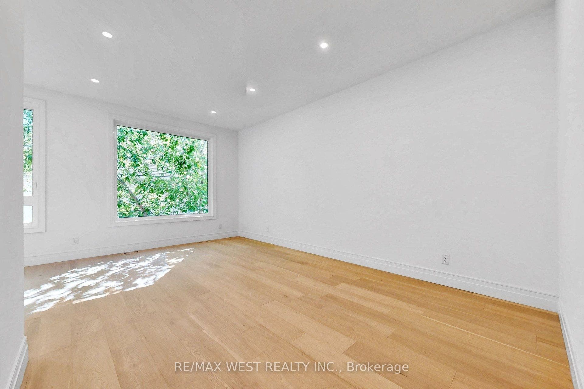 2639R Dundas Street W, #3, Toronto W, Toronto ON M6P 1X9 2639R Dundas Street W, #3, Toronto W, Toronto ON M6P 1X9