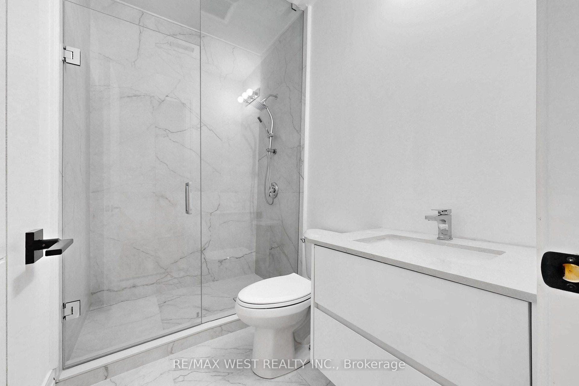 2639R Dundas Street W, #3, Toronto W, Toronto ON M6P 1X9 2639R Dundas Street W, #3, Toronto W, Toronto ON M6P 1X9