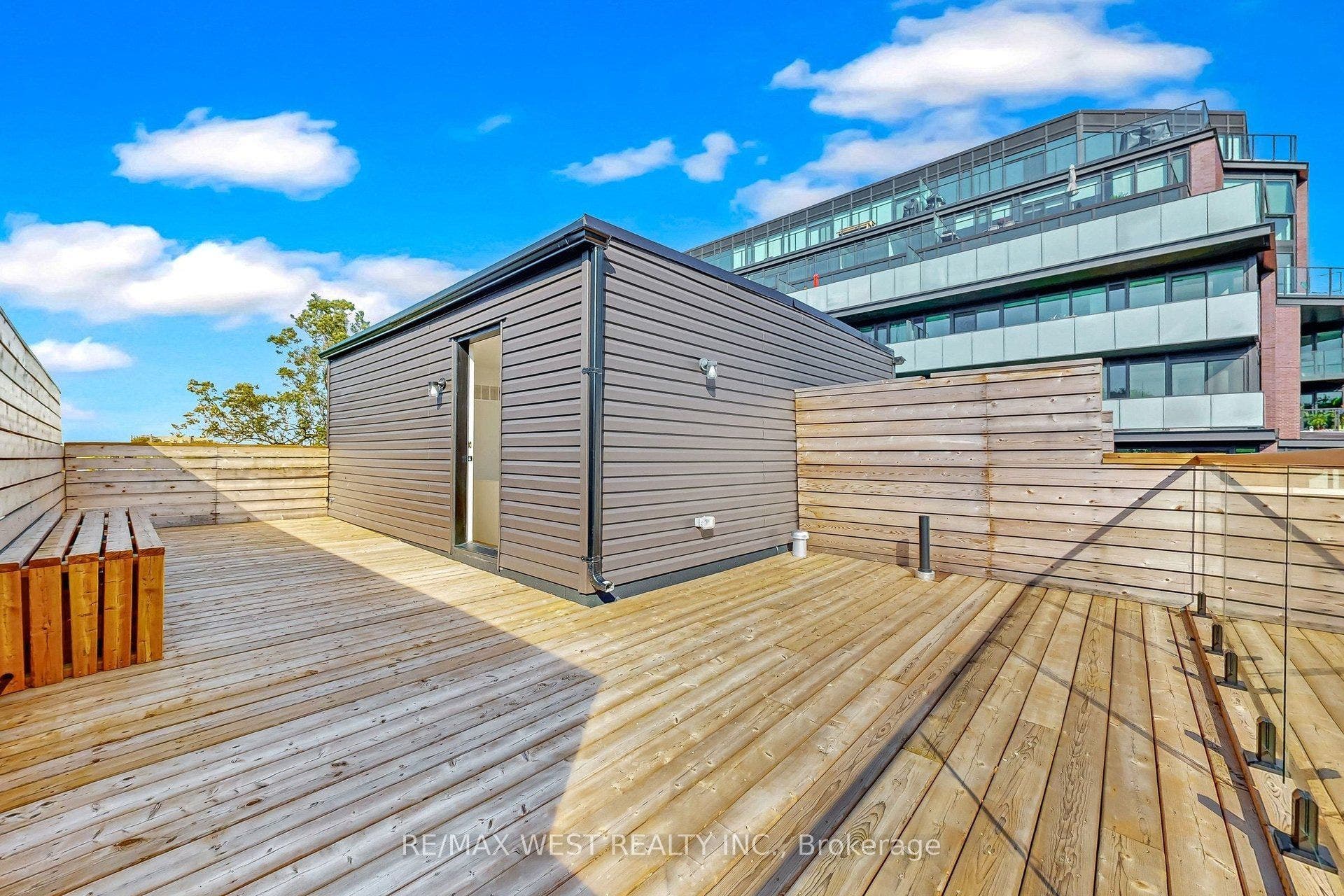2639R Dundas Street W, #3, Toronto W, Toronto ON M6P 1X9 2639R Dundas Street W, #3, Toronto W, Toronto ON M6P 1X9