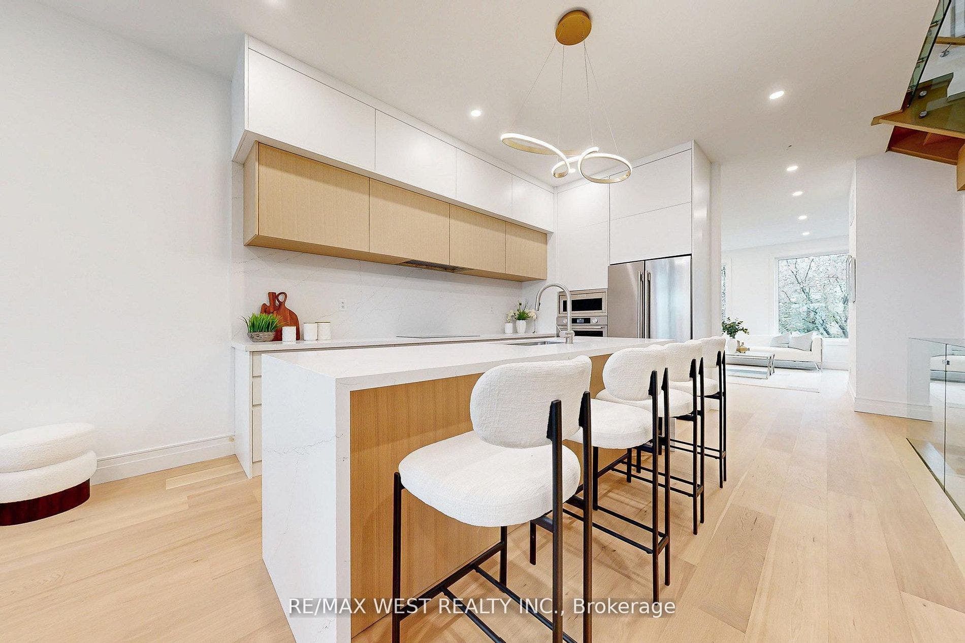 2639R Dundas Street W, #3, Toronto W, Toronto ON M6P 1X9 2639R Dundas Street W, #3, Toronto W, Toronto ON M6P 1X9