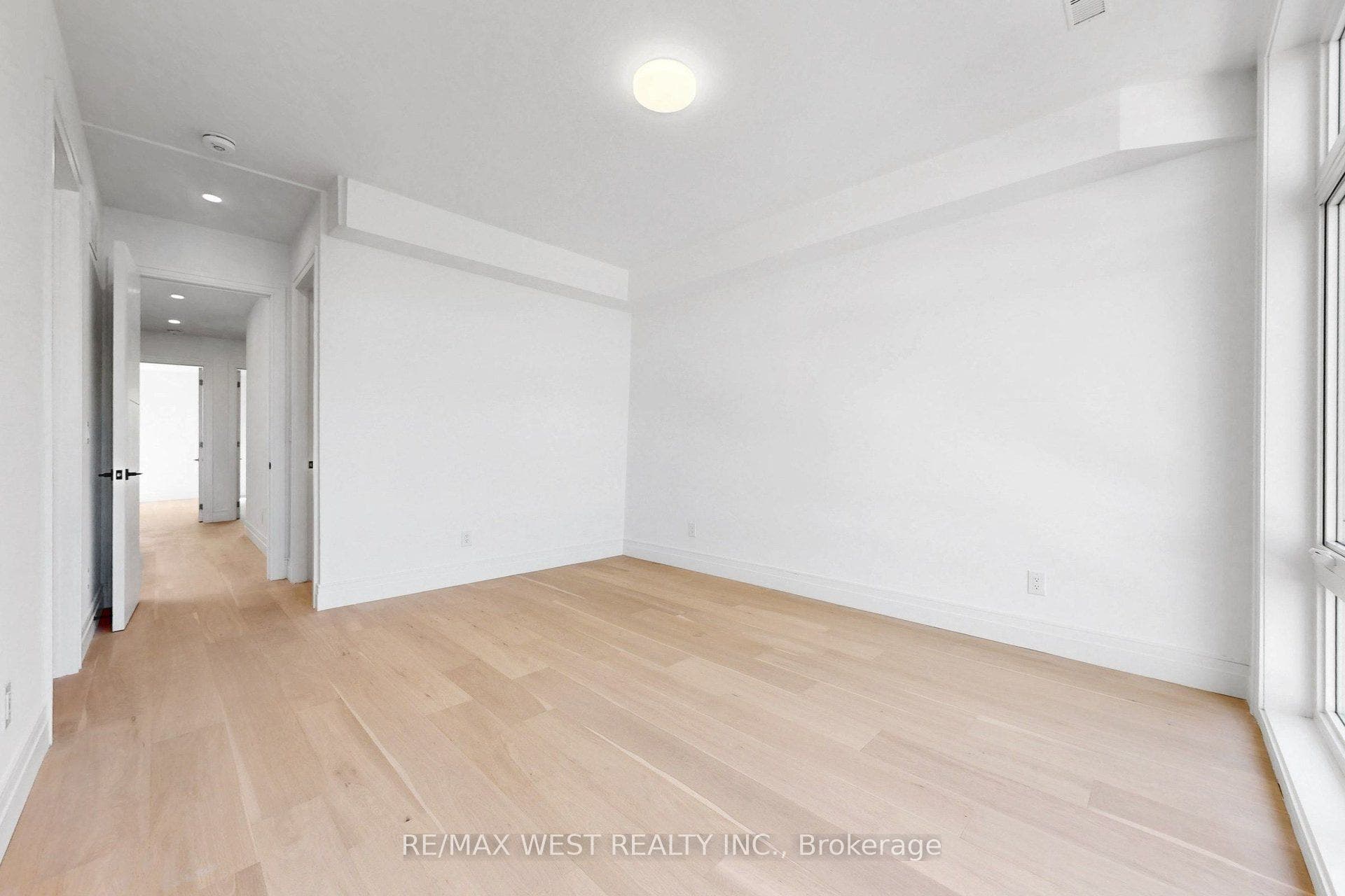 2639R Dundas Street W, #3, Toronto W, Toronto ON M6P 1X9 2639R Dundas Street W, #3, Toronto W, Toronto ON M6P 1X9