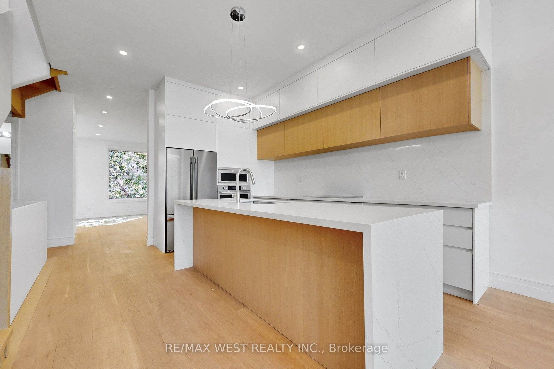 2639R Dundas Street W, #3, Toronto W, Toronto ON M6P 1X9 2639R Dundas Street W, #3, Toronto W, Toronto ON M6P 1X9
