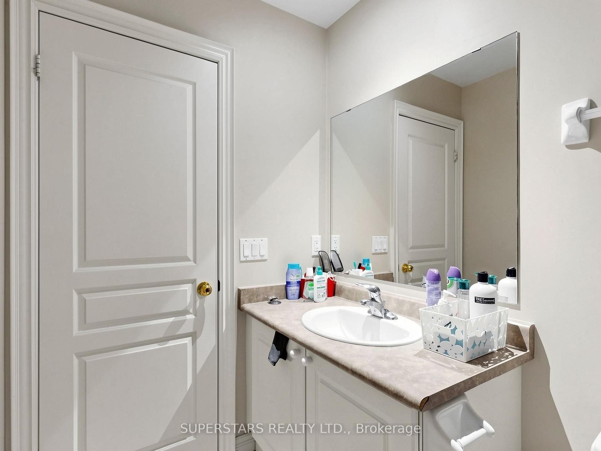 14 Bowsfield Road, Toronto W, Toronto ON M3J 3R3 14 Bowsfield Road, Toronto W, Toronto ON M3J 3R3