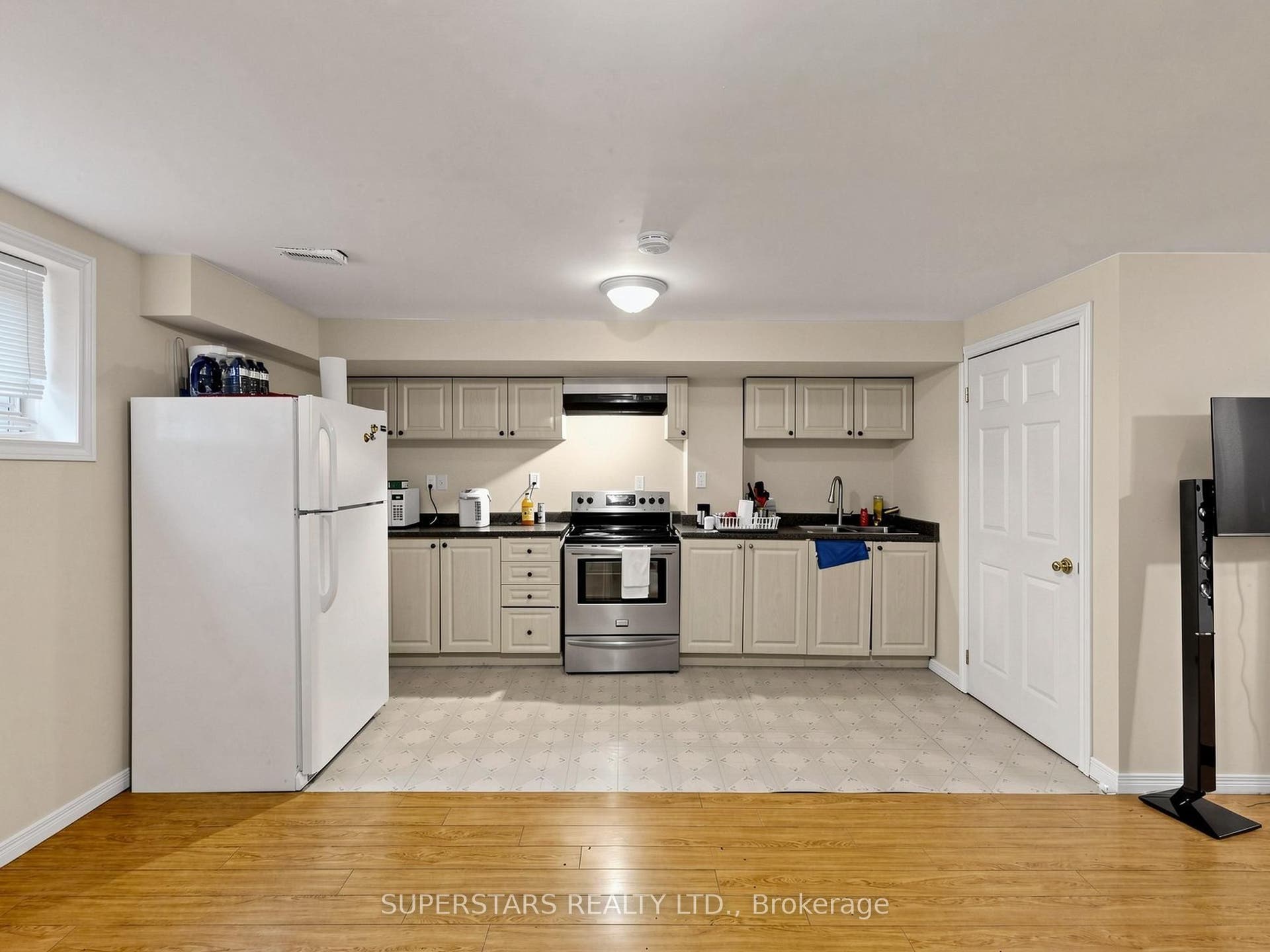 14 Bowsfield Road, Toronto W, Toronto ON M3J 3R3 14 Bowsfield Road, Toronto W, Toronto ON M3J 3R3
