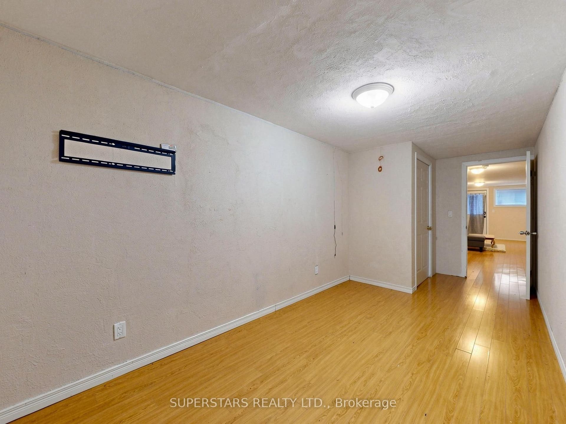 14 Bowsfield Road, Toronto W, Toronto ON M3J 3R3 14 Bowsfield Road, Toronto W, Toronto ON M3J 3R3