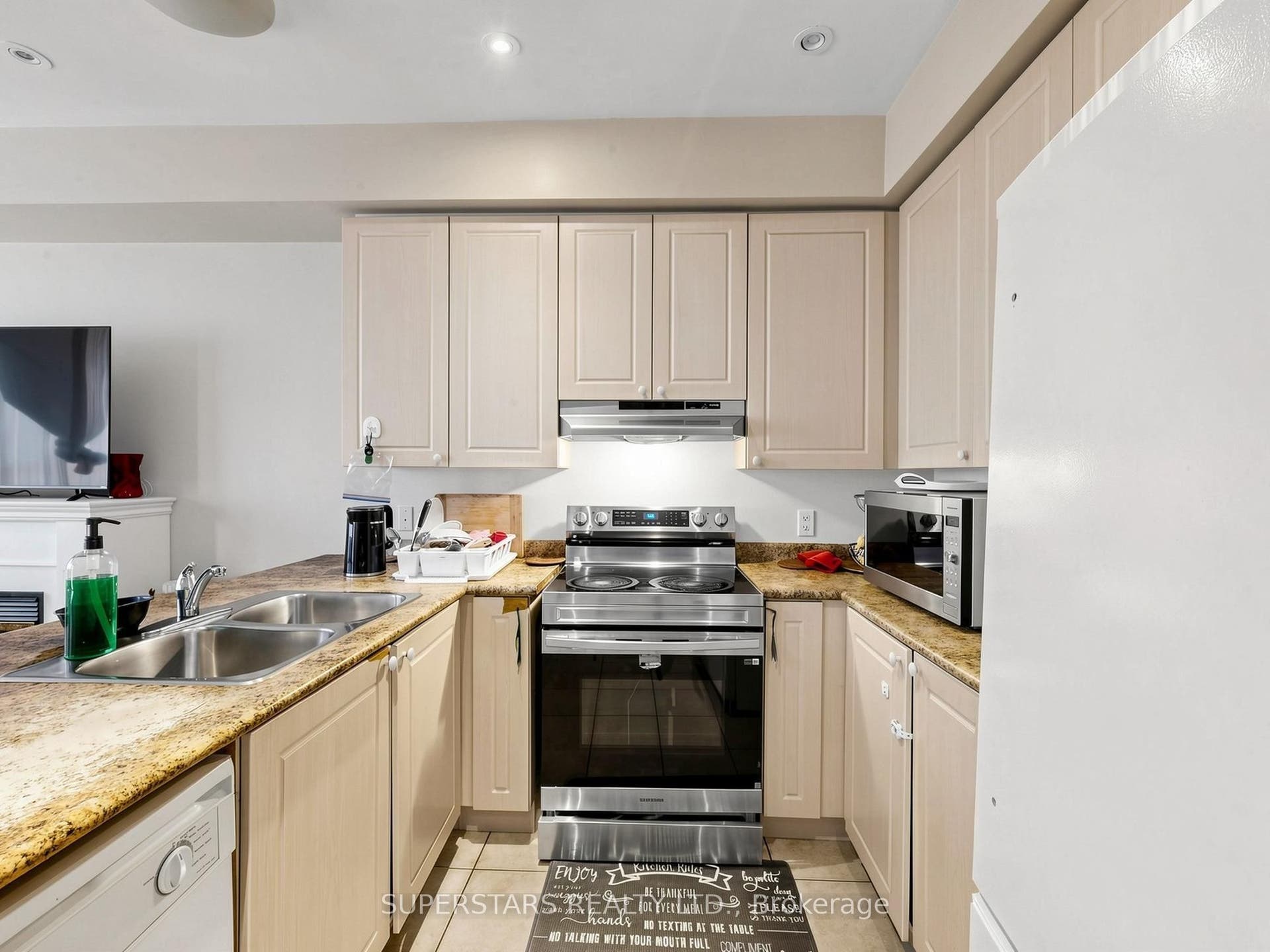 14 Bowsfield Road, Toronto W, Toronto ON M3J 3R3 14 Bowsfield Road, Toronto W, Toronto ON M3J 3R3