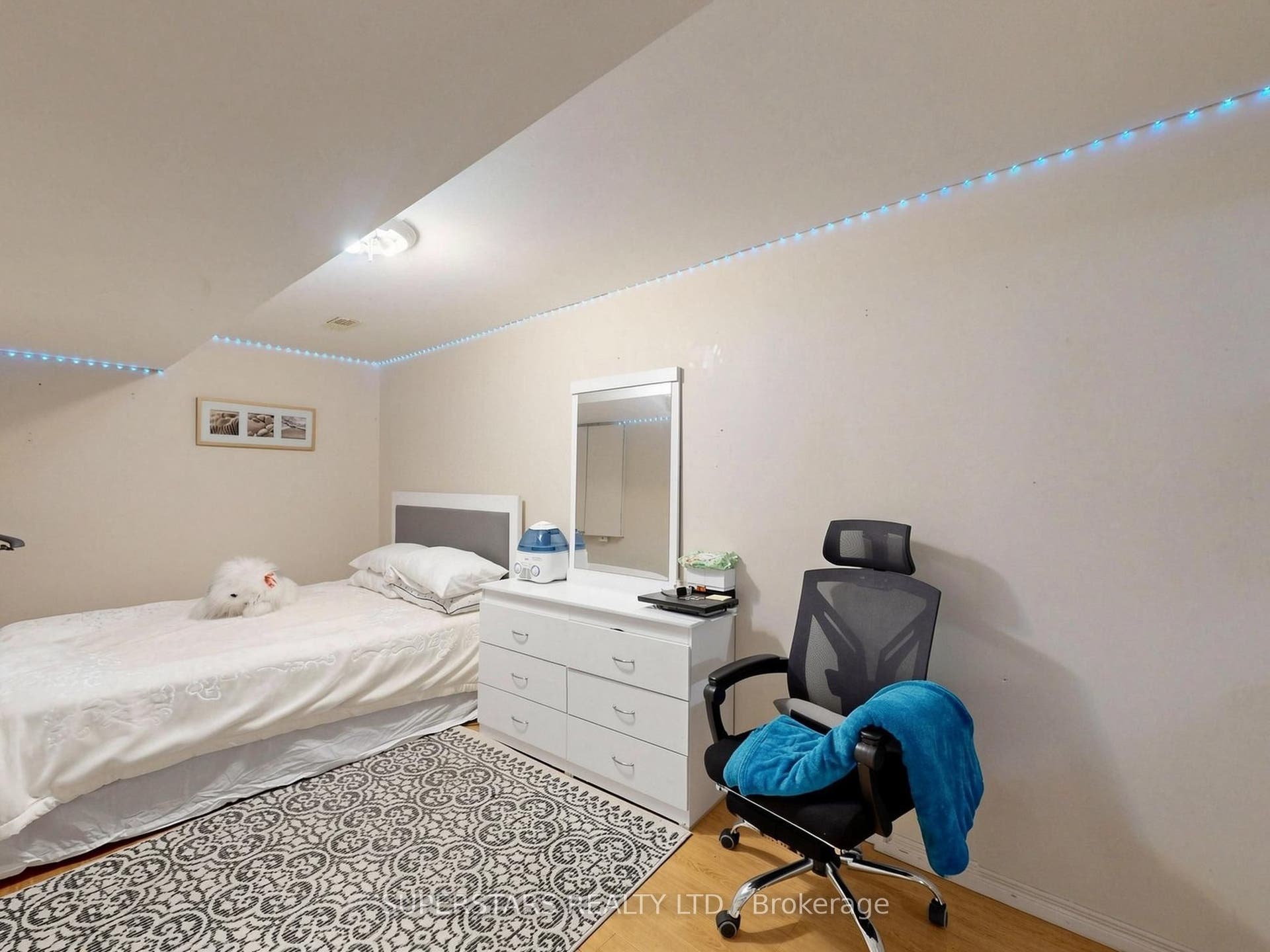 14 Bowsfield Road, Toronto W, Toronto ON M3J 3R3 14 Bowsfield Road, Toronto W, Toronto ON M3J 3R3
