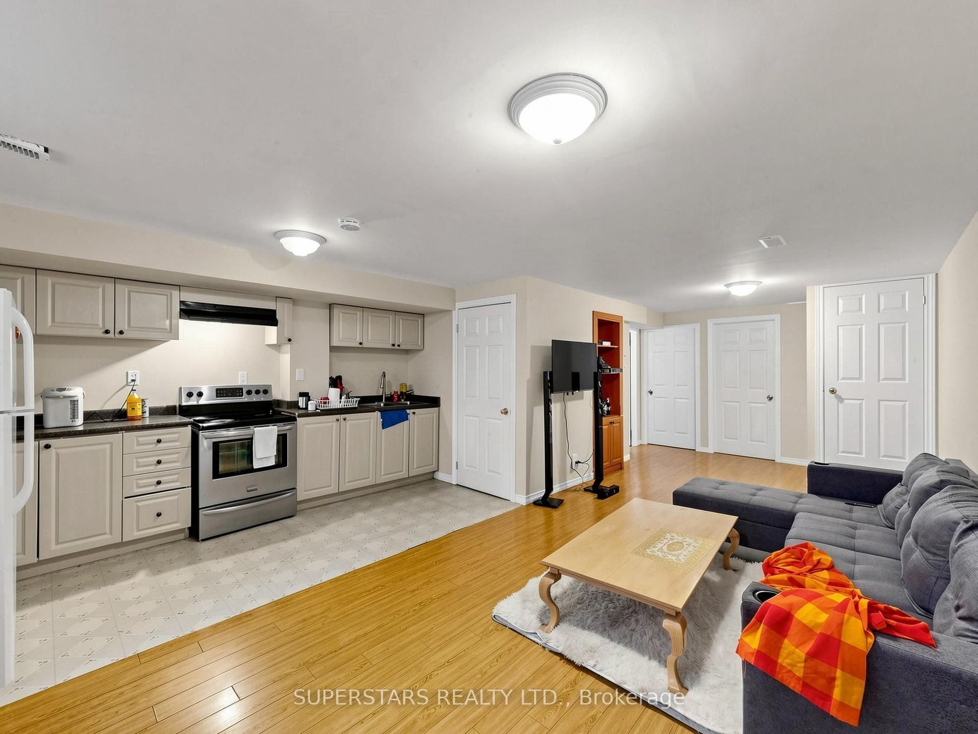 14 Bowsfield Road, Toronto W, Toronto ON M3J 3R3 14 Bowsfield Road, Toronto W, Toronto ON M3J 3R3
