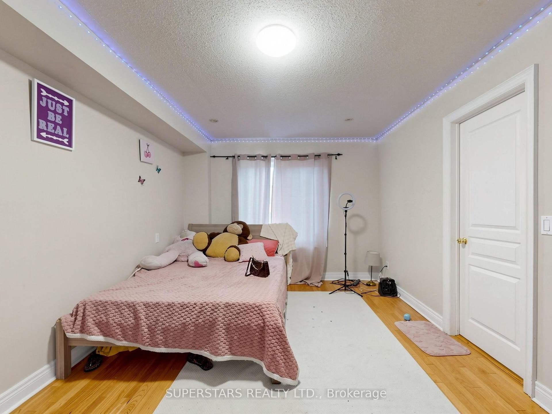 14 Bowsfield Road, Toronto W, Toronto ON M3J 3R3 14 Bowsfield Road, Toronto W, Toronto ON M3J 3R3
