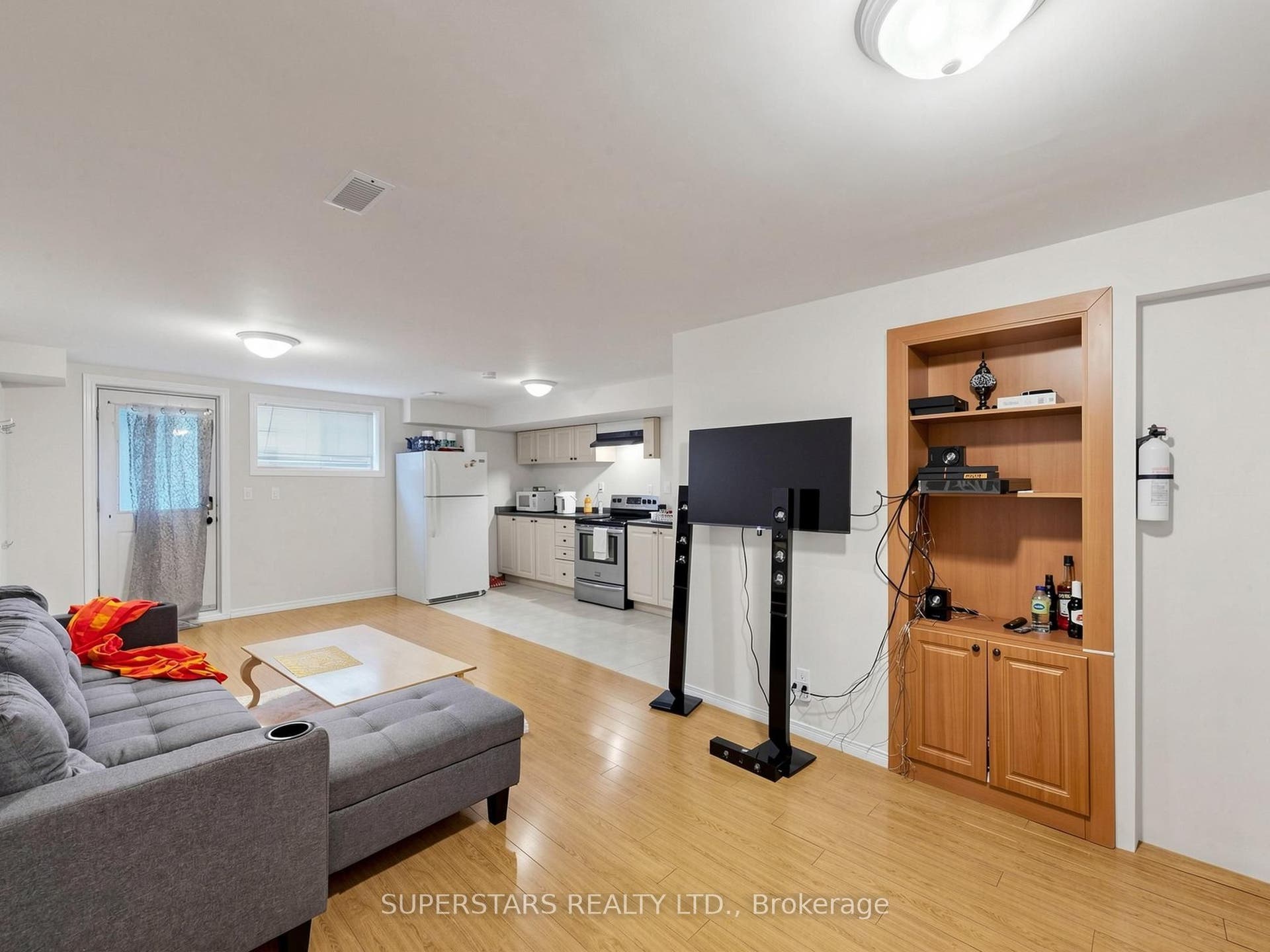 14 Bowsfield Road, Toronto W, Toronto ON M3J 3R3 14 Bowsfield Road, Toronto W, Toronto ON M3J 3R3