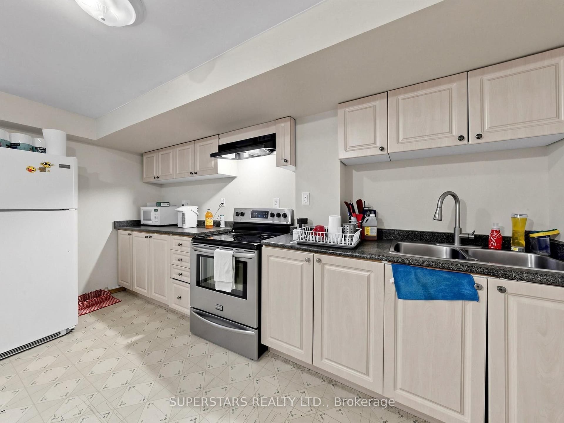14 Bowsfield Road, Toronto W, Toronto ON M3J 3R3 14 Bowsfield Road, Toronto W, Toronto ON M3J 3R3