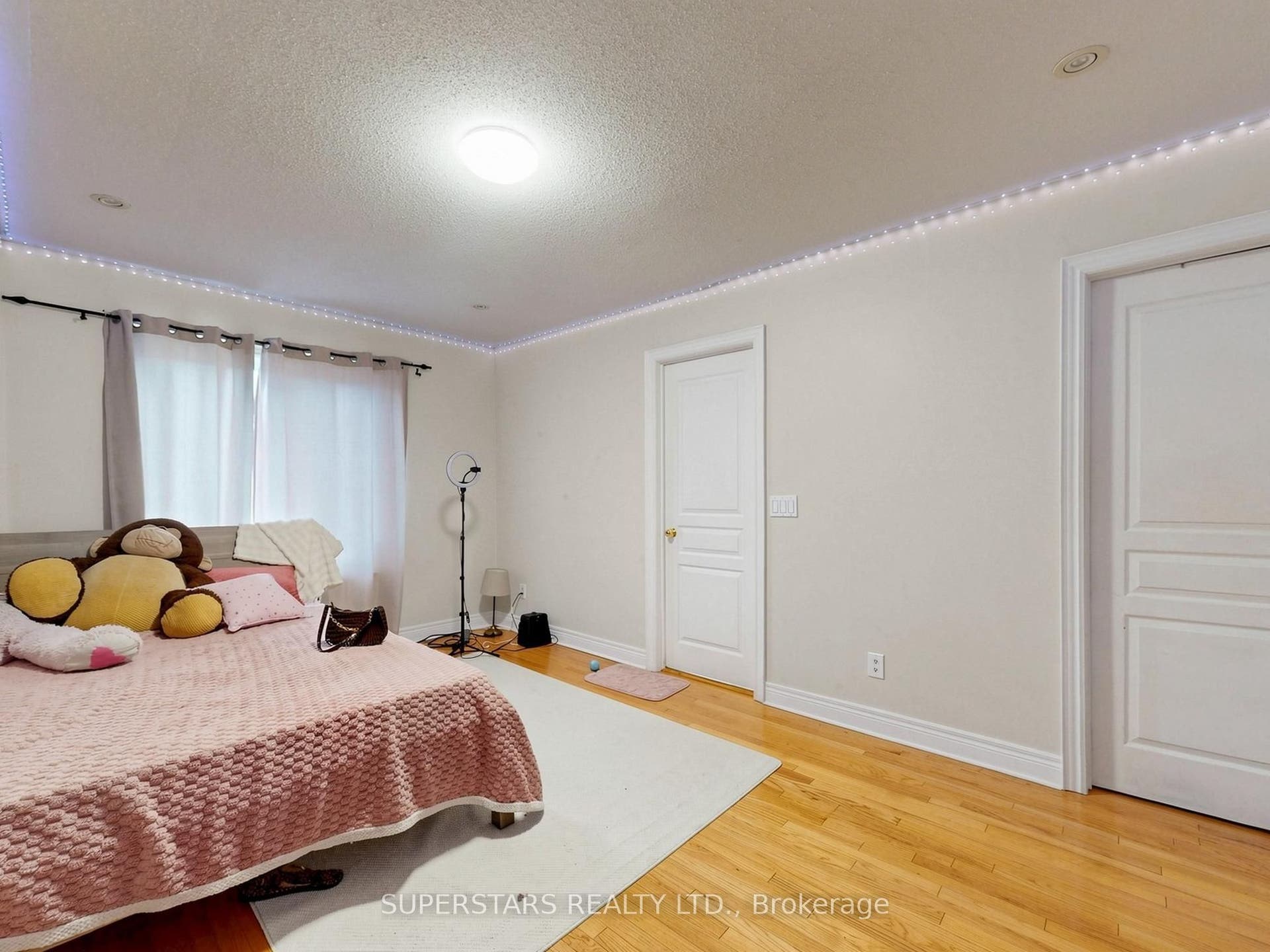 14 Bowsfield Road, Toronto W, Toronto ON M3J 3R3 14 Bowsfield Road, Toronto W, Toronto ON M3J 3R3
