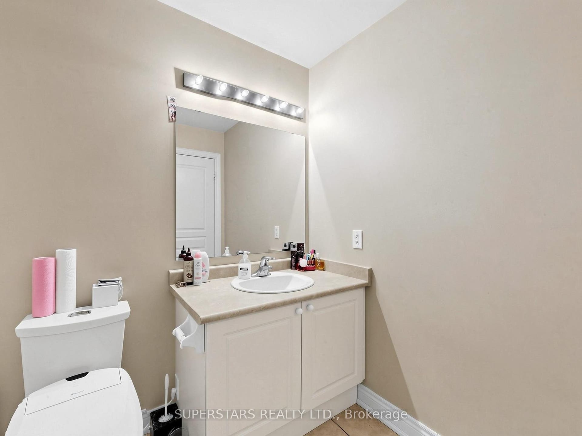 14 Bowsfield Road, Toronto W, Toronto ON M3J 3R3 14 Bowsfield Road, Toronto W, Toronto ON M3J 3R3