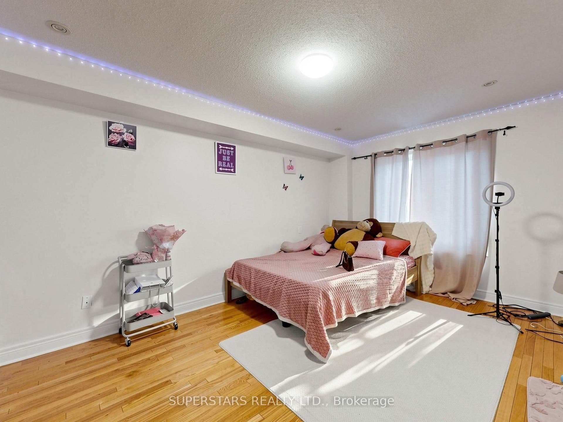 14 Bowsfield Road, Toronto W, Toronto ON M3J 3R3 14 Bowsfield Road, Toronto W, Toronto ON M3J 3R3