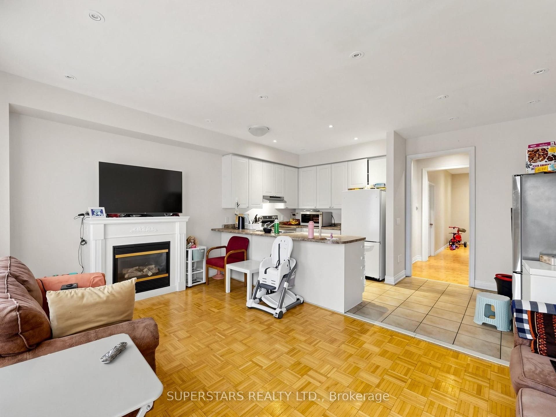 14 Bowsfield Road, Toronto W, Toronto ON M3J 3R3 14 Bowsfield Road, Toronto W, Toronto ON M3J 3R3