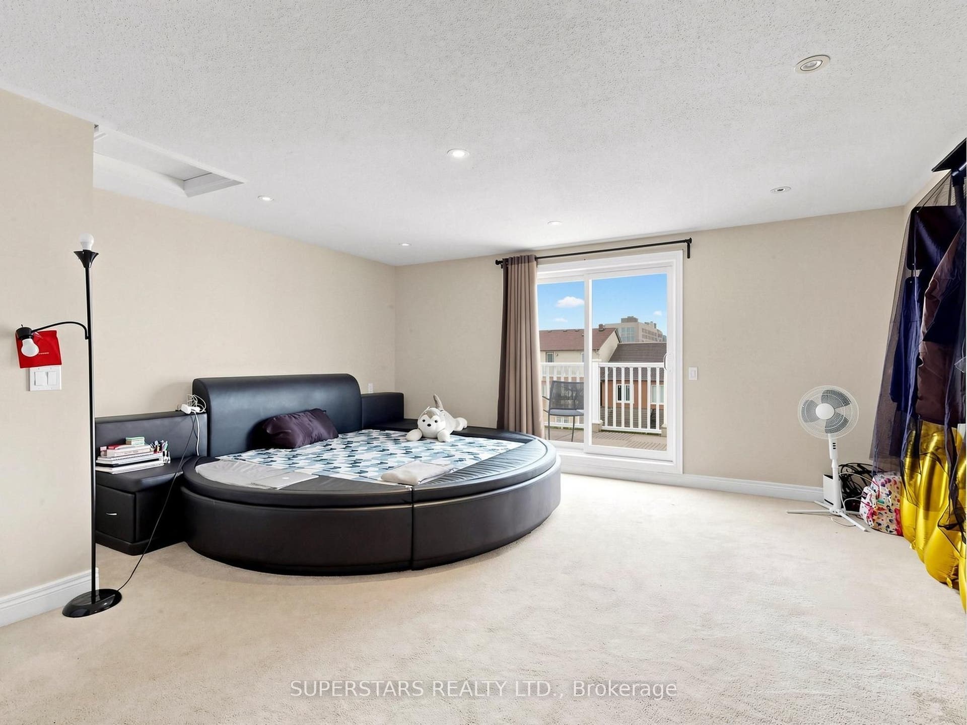 14 Bowsfield Road, Toronto W, Toronto ON M3J 3R3 14 Bowsfield Road, Toronto W, Toronto ON M3J 3R3