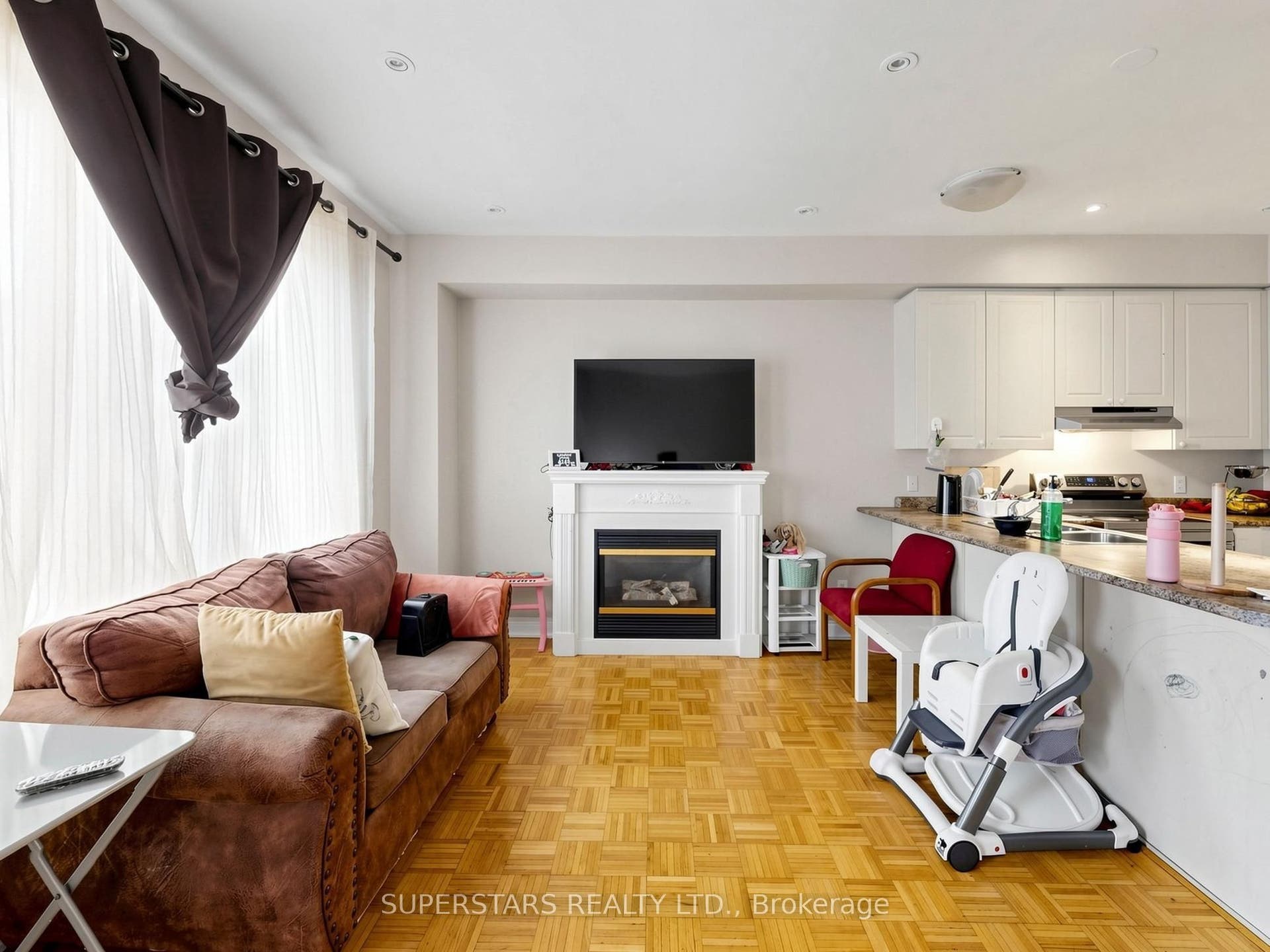 14 Bowsfield Road, Toronto W, Toronto ON M3J 3R3 14 Bowsfield Road, Toronto W, Toronto ON M3J 3R3