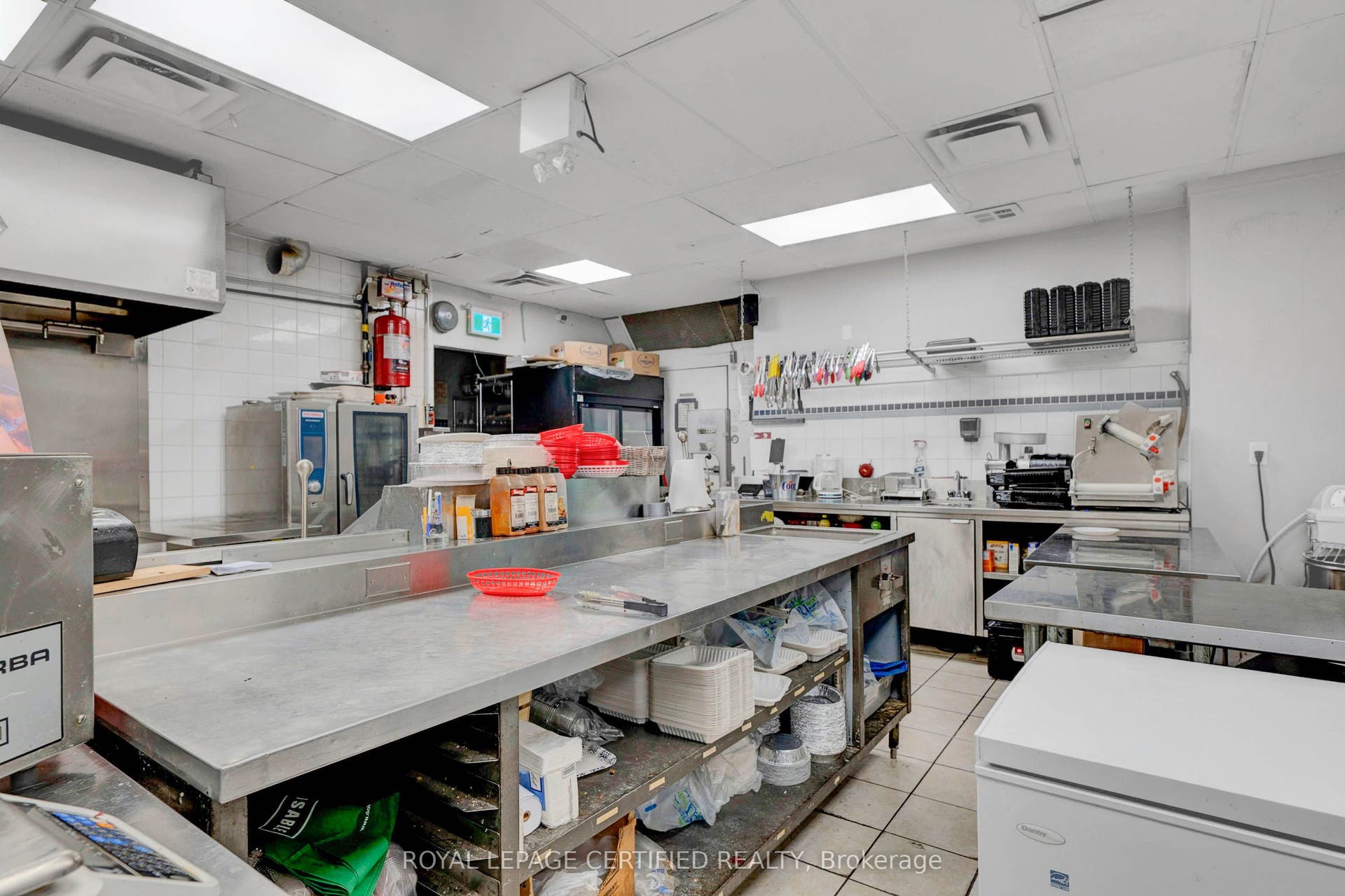 5025 Steeles Avenue W, Toronto W, Toronto ON M9L 2X1 5025 Steeles Avenue W, Toronto W, Toronto ON M9L 2X1
