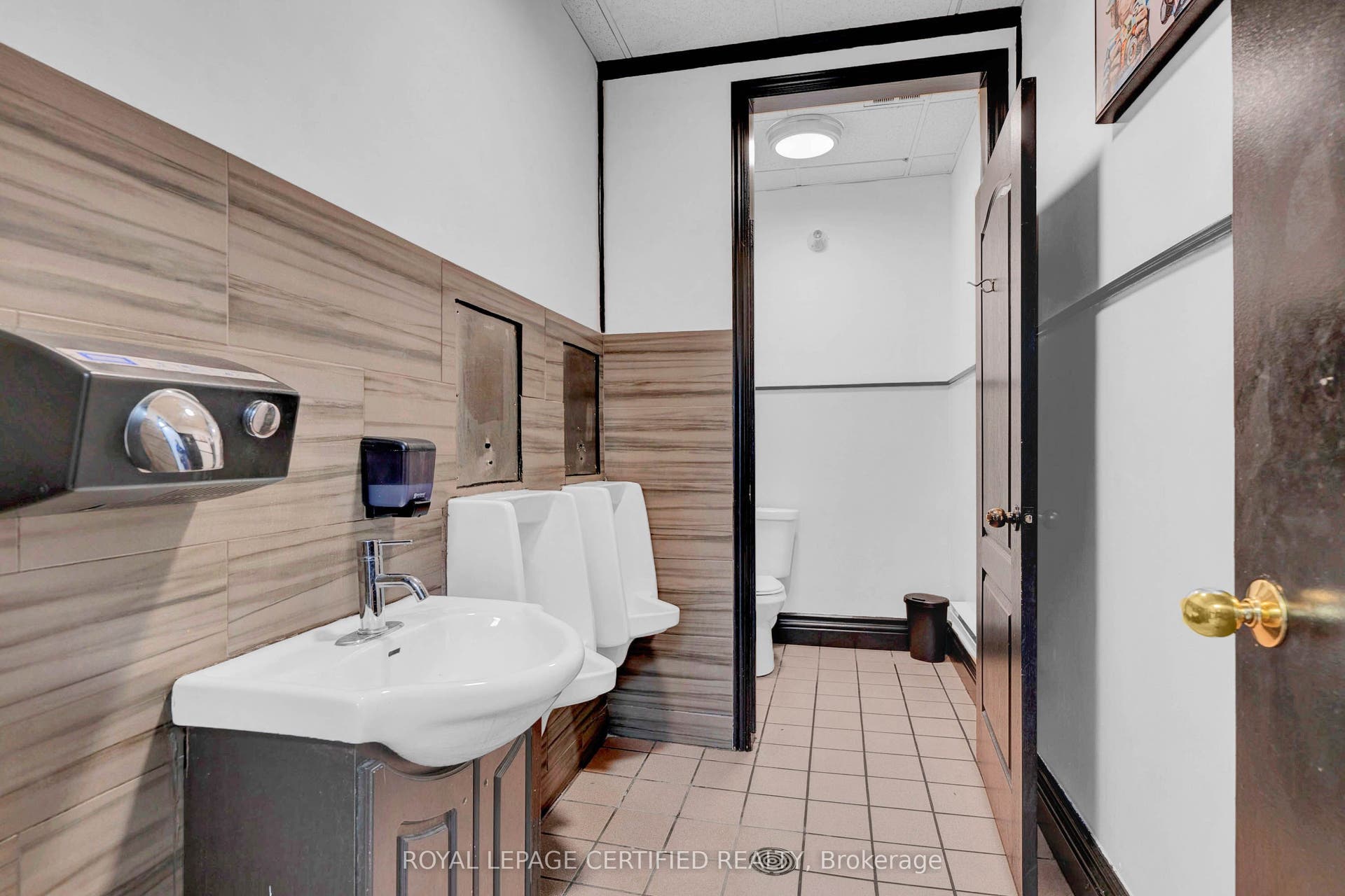 5025 Steeles Avenue W, Toronto W, Toronto ON M9L 2X1 5025 Steeles Avenue W, Toronto W, Toronto ON M9L 2X1