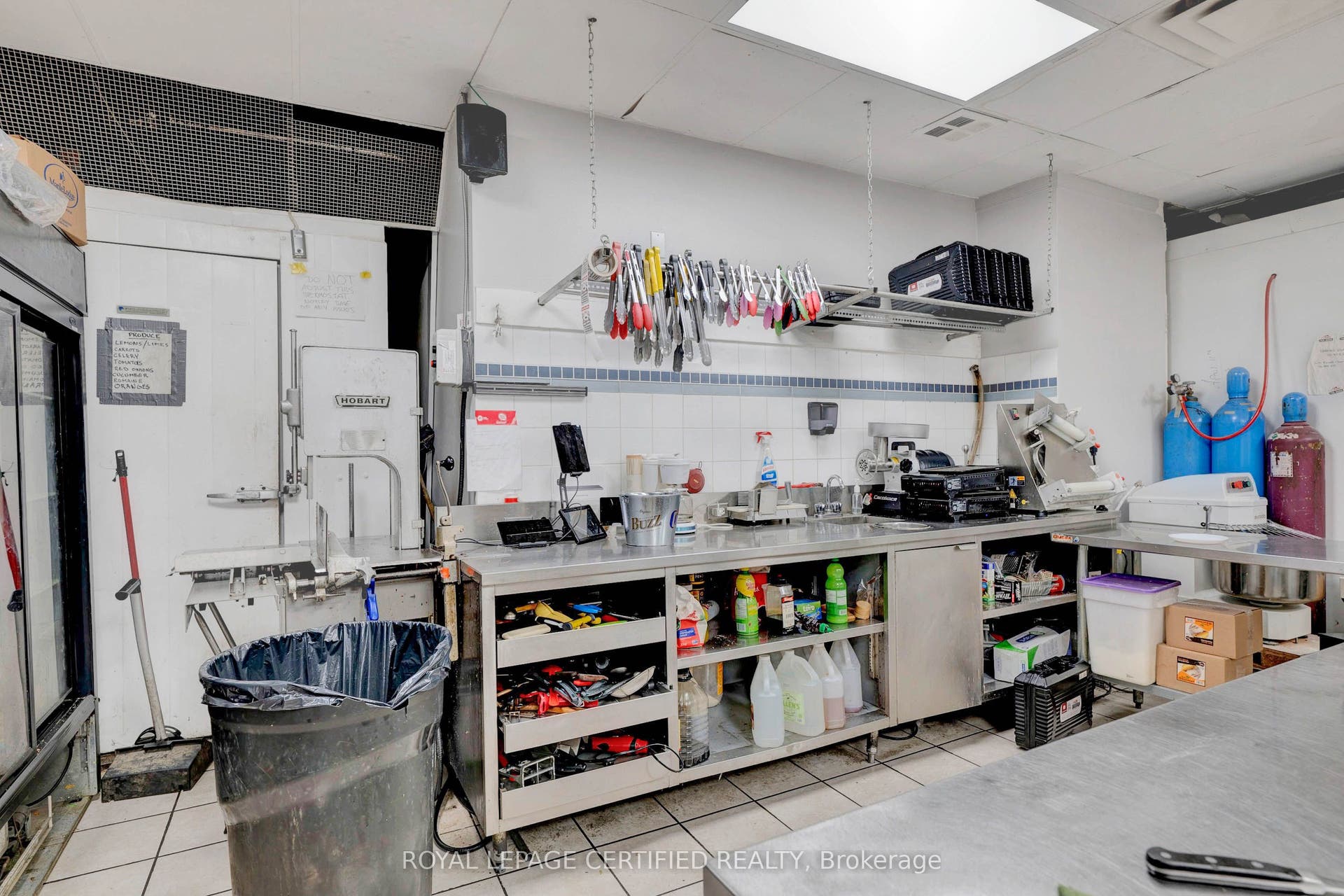 5025 Steeles Avenue W, Toronto W, Toronto ON M9L 2X1 5025 Steeles Avenue W, Toronto W, Toronto ON M9L 2X1